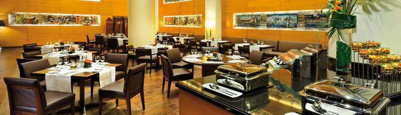 Moevenpick Ambassador Hotel Аккра Экстерьер фото