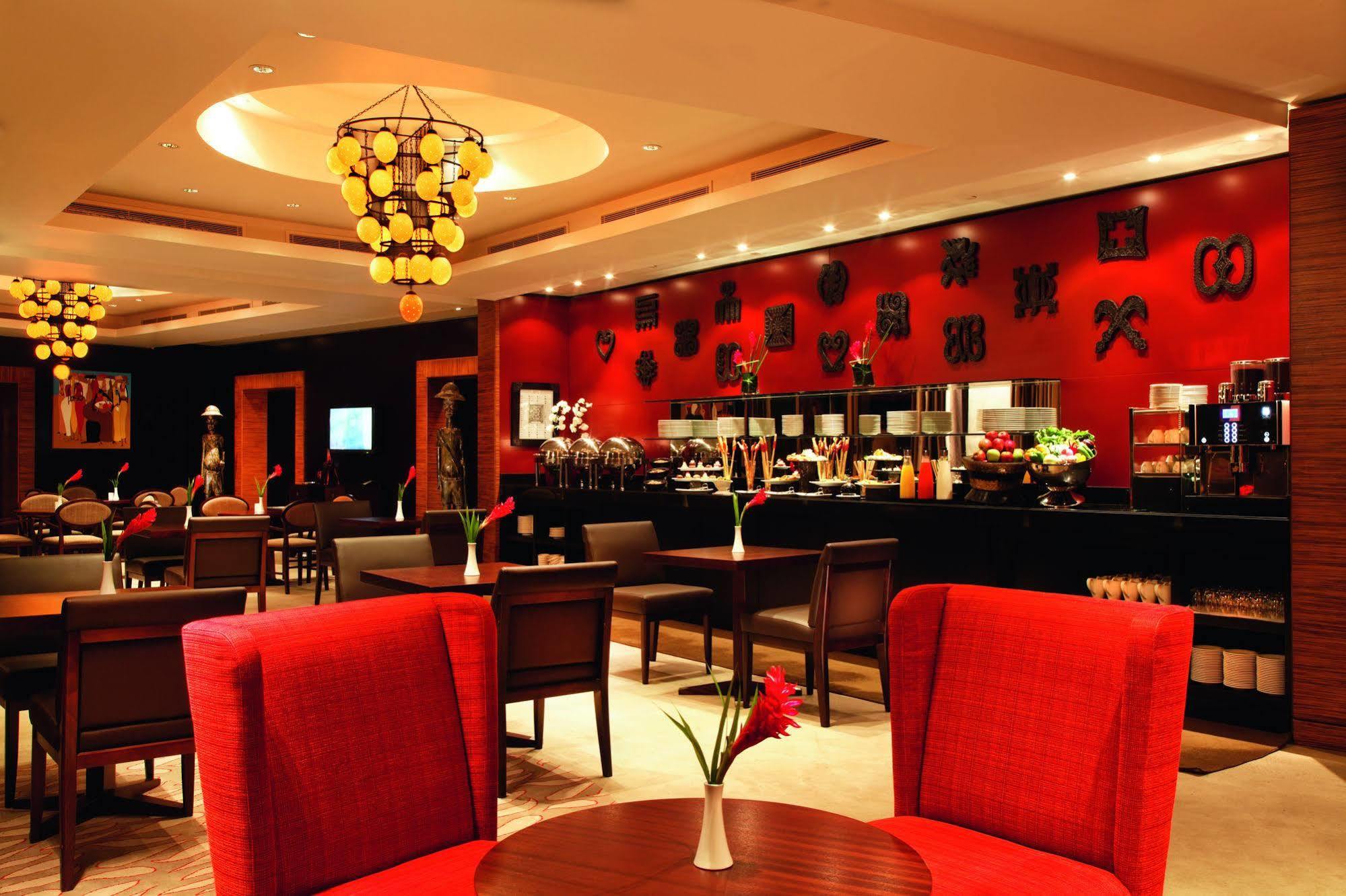 Moevenpick Ambassador Hotel Аккра Экстерьер фото