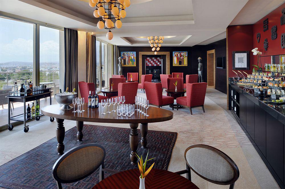Moevenpick Ambassador Hotel Аккра Экстерьер фото